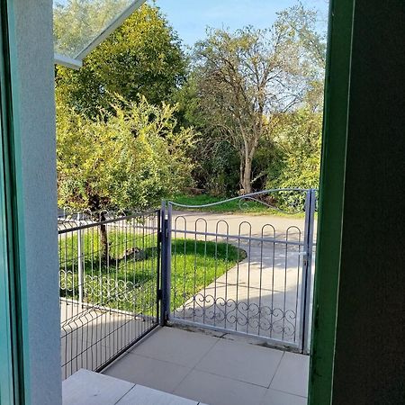 Appartamento Santorini Sremska Mitrovica Esterno foto