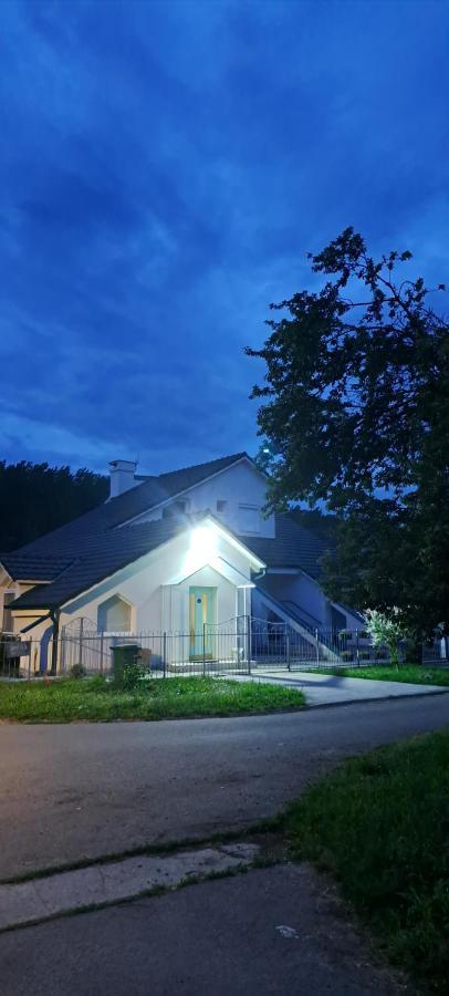 Appartamento Santorini Sremska Mitrovica Esterno foto