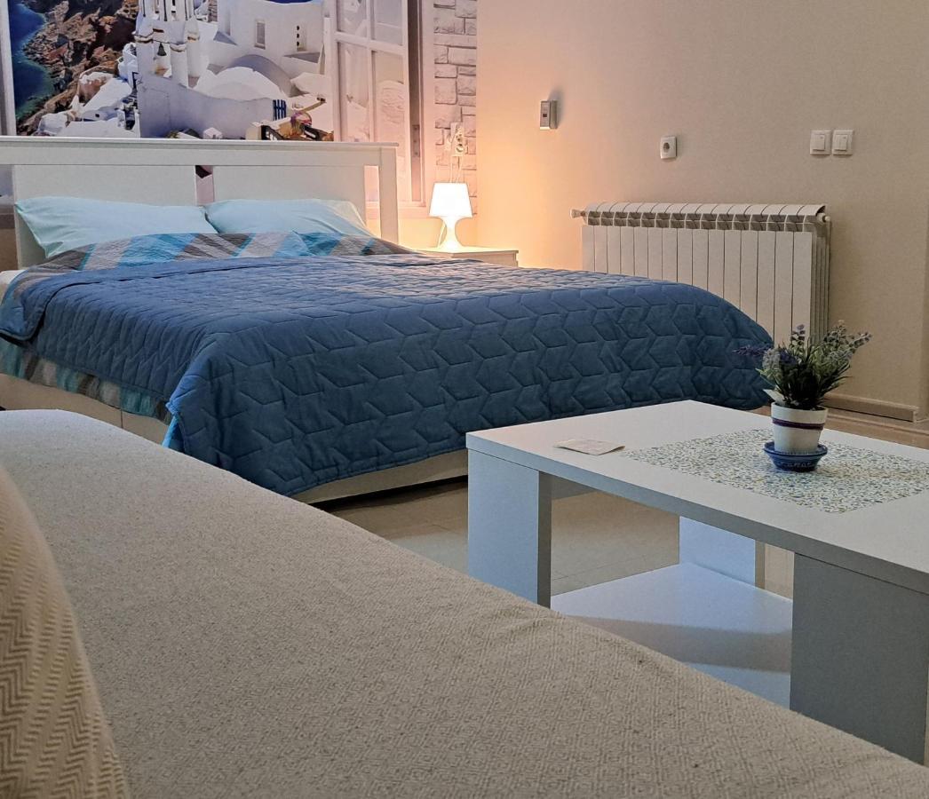 Appartamento Santorini Sremska Mitrovica Esterno foto